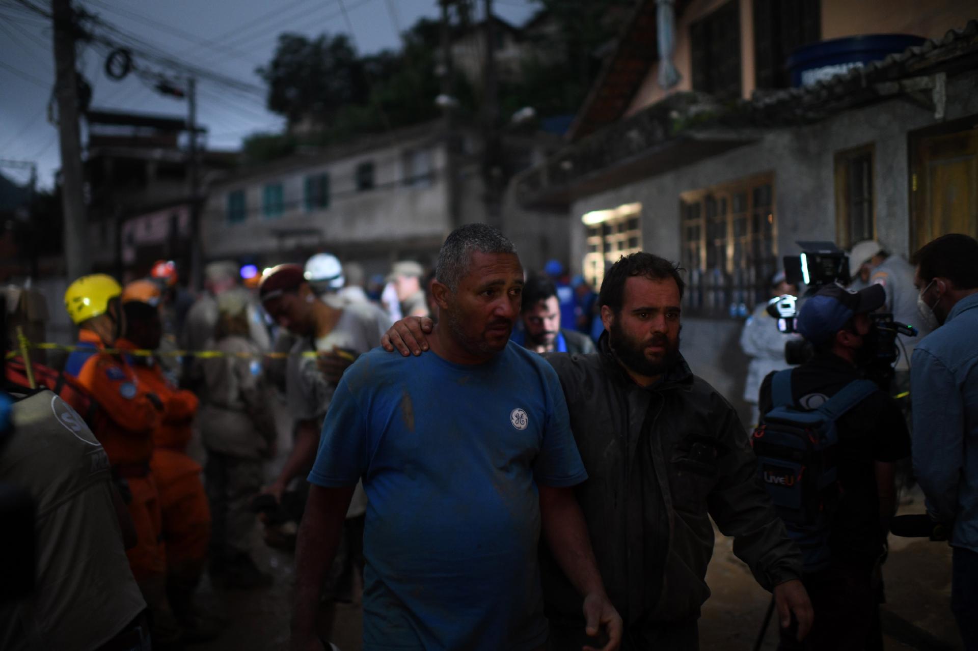 Equipes trabalham nas buscas de desaparecidos em Petrópolis após forte temporal que provocou deslizamentos de terra, matando ao menos 94 pessoas - Lucas Landau/UOL