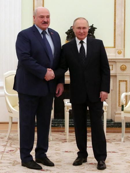 O presidente da Rússia, Vladimir Putin, e o presidente de Belarus, Alexander Lukashenko, se encontraram no Kremlin, em Moscou - Mikhail KLIMENTYEV / SPUTNIK / AFP