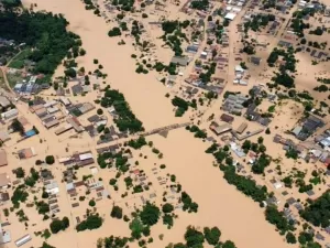 Rio Acre tem cheia histórica e estado enfrenta enchentes após chuvas
