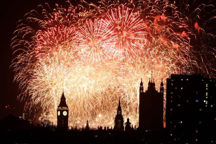 Capital da Inglaterra teve queima de fogos para receber o novo ano