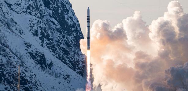 Primeiro foguete orbital lançado da Europa continental cai após segundos de voo