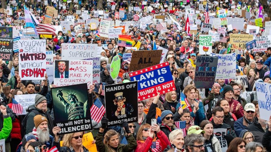 Parem o mal': milhares vãos às ruas nos EUA contra Donald Trump
