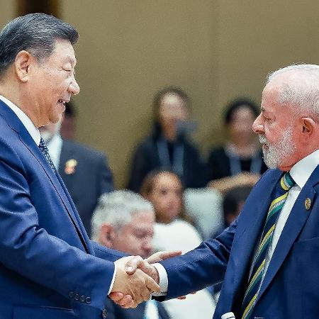 13.mai.2025 - Os presidentes da China e do Brasil, Xi Jinping e Lula, durante fórum China-Celac em Pequim