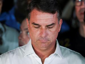 Aliados cogitam mudança de Flávio para os EUA — Letícia Casado