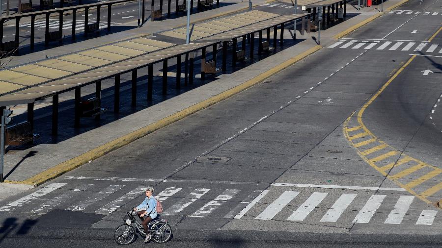 Pontos de ônibus de Buenos Aires ficam vazios em dia de greve geral - Marcos Brindicci/ Reuters