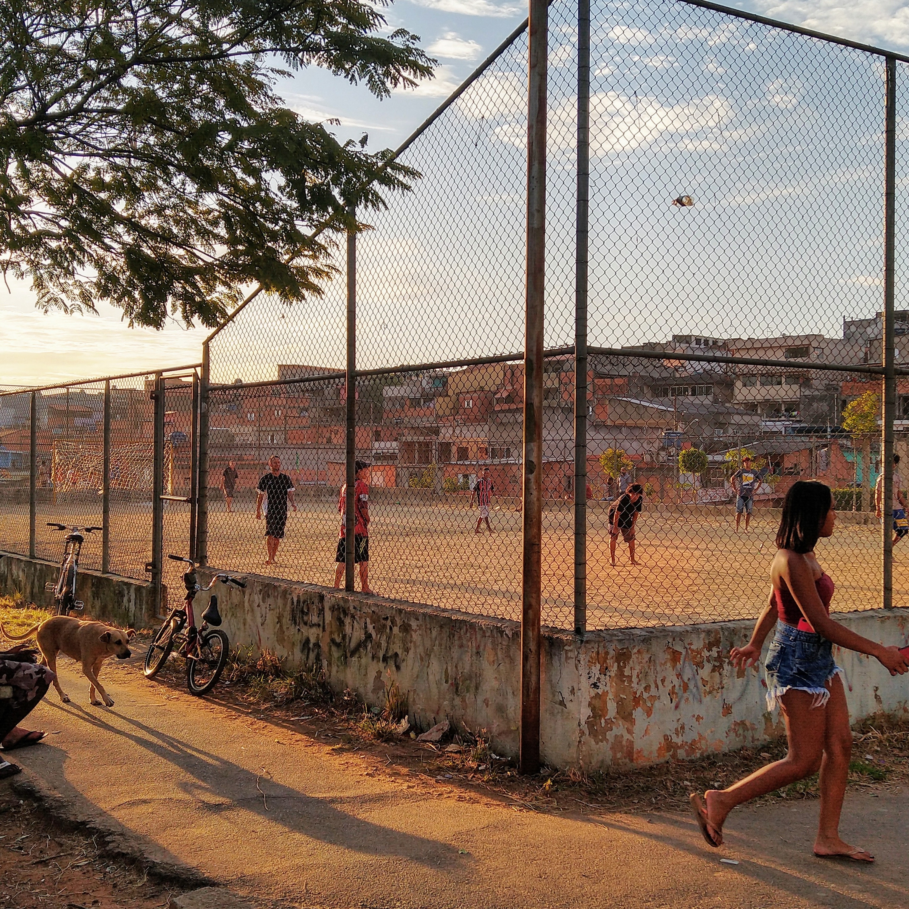 Sem futebol ou bicicleta, game ajuda jovens da periferia a fazer