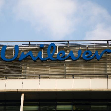 O faturamento da Unilever diminuiu de 51,98 bilhões de euros em 2019 para 50,72 bilhões de euros em 2020 - Aleksander Kalka/NurPhoto via Getty Images