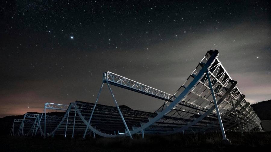 O telescópio Chime observa o céu na província canadense de British Columbia - Andre Renard/Chime Collaboration