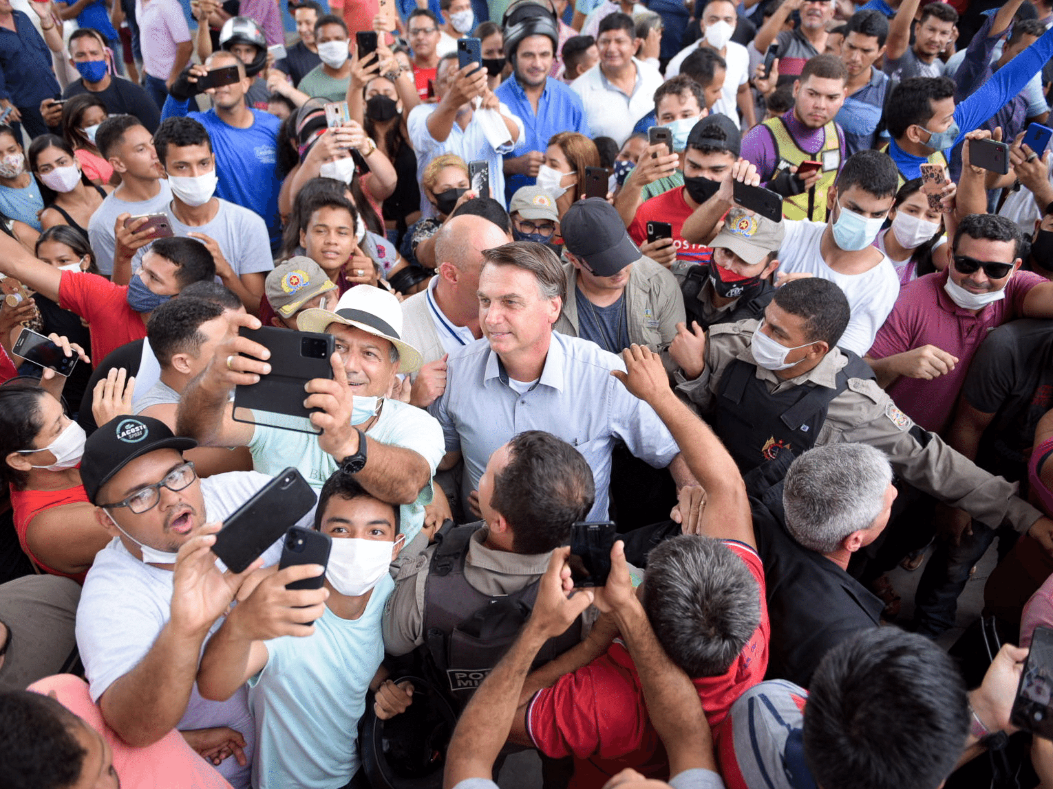 Covid: Cidades em que Bolsonaro gerou aglomerações veem piora e até colapso