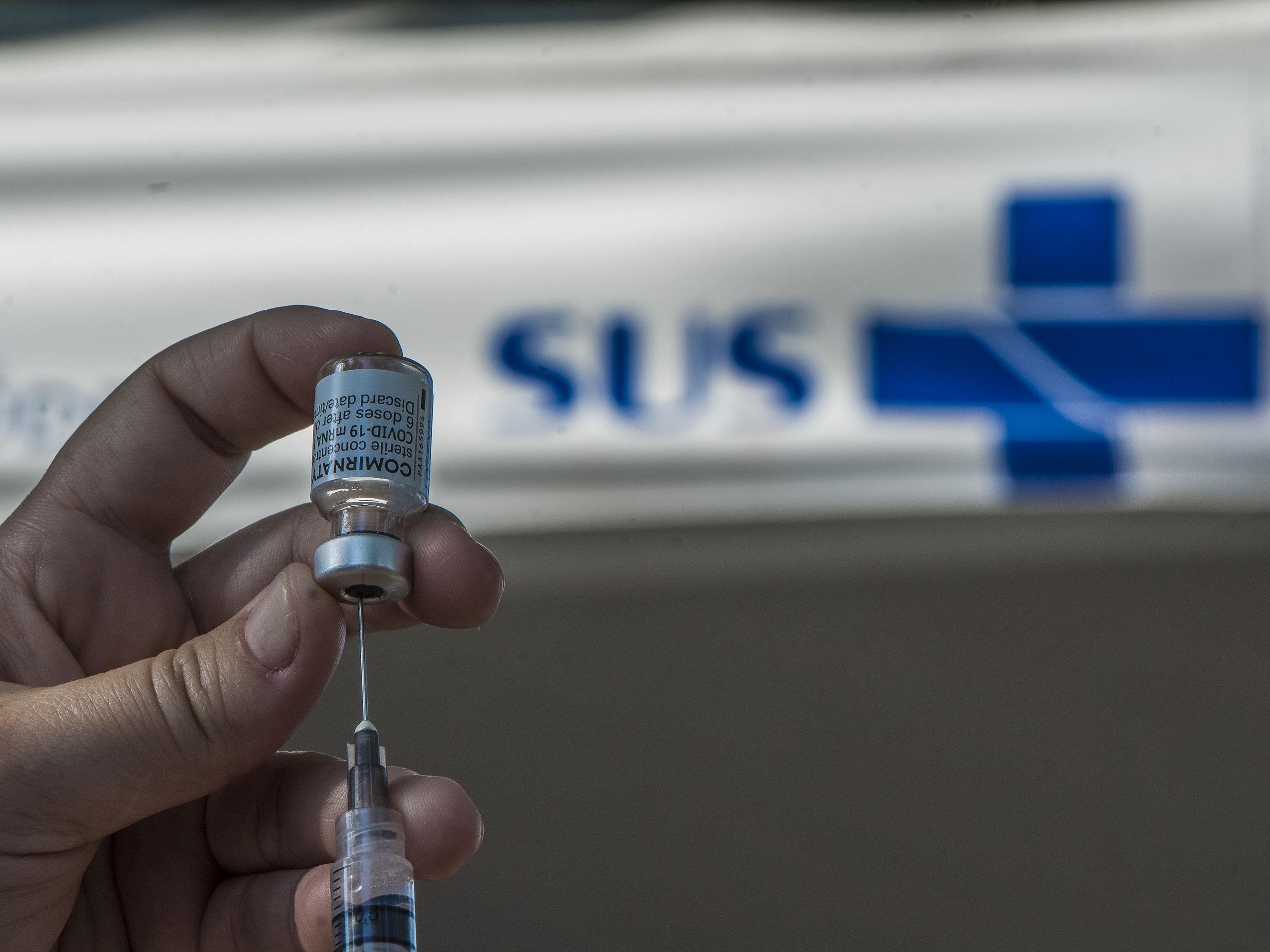 Sem aval da Saúde, Rio precisa de 1 milhão de doses de reforço para idosos