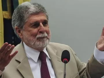 Quem diz que ganhou não deve temer nova eleição, diz Amorim sobre Venezuela