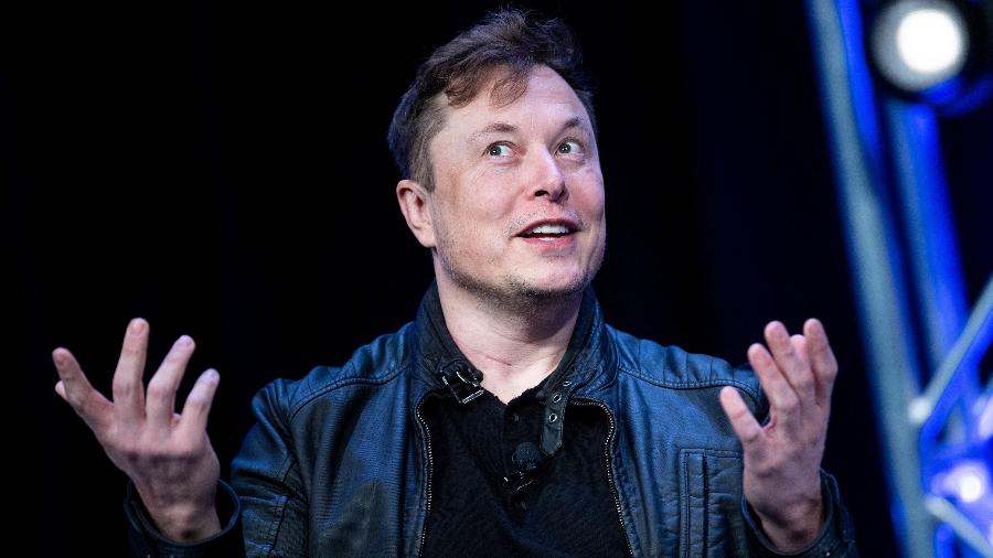 O bilionário sul-africano Elon Musk, em foto tirada em 11 de abril de 2022. Para empresário, "fakes" podem dar estimativa errada de número de usuários da plataforma - Brendan Smialowski/AFP