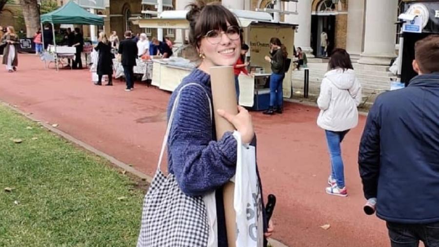 A jornalista Georgia Lambert descobriu síndrome rara aos 17 anos - Reprodução/Instagram