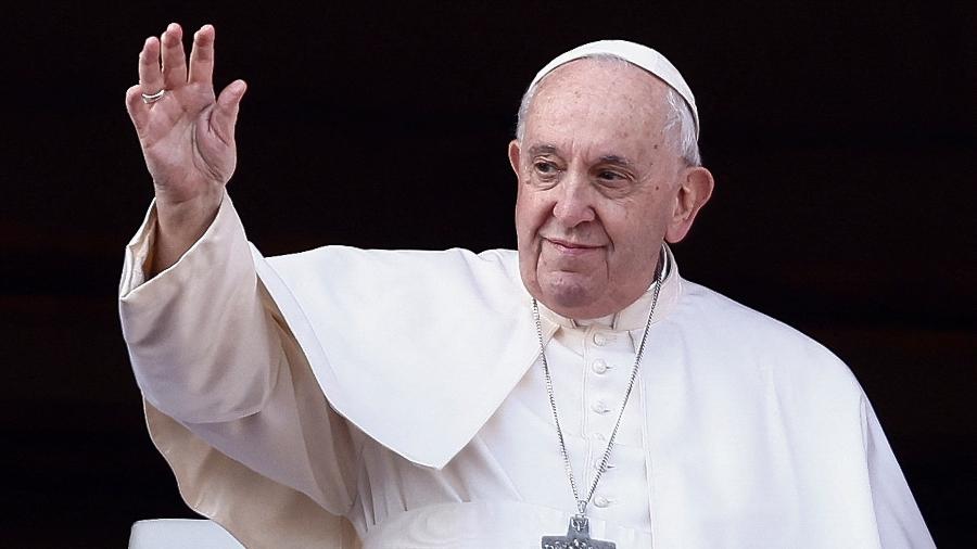 25.dez.2022 - Papa Francisco durante sua tradicional bênção de Natal, na Basílica de São Pedro, no Vaticano