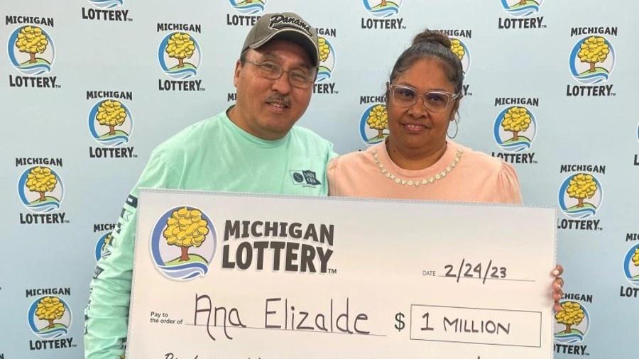 Ana Elizalde e o marido comemoram o prêmio de US$ 1 milhão - Divulgação/Michigan Lottery