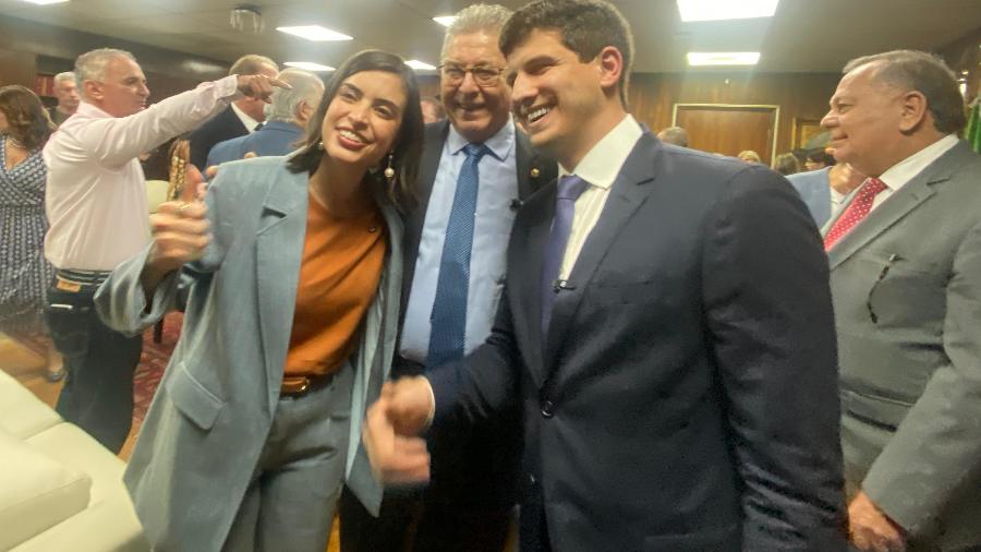 Tabata Amaral com o vereador Eliseu Gabriel e o prefeito do Recife, João Campos