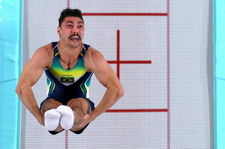 Rayan Castro durante qualificação do trampolim masculino