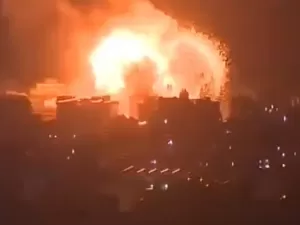 Vídeo: 'Bola de fogo' é vista no céu de Beirute após ataques de Israel