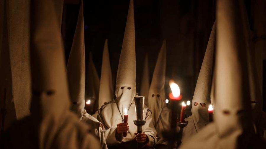 Penitentes participam de procissão durante a Semana Santa na cidade de Zamora, na Espanha Penitentes participam de procissão durante a Semana Santa na cidade de Zamora, na Espanha