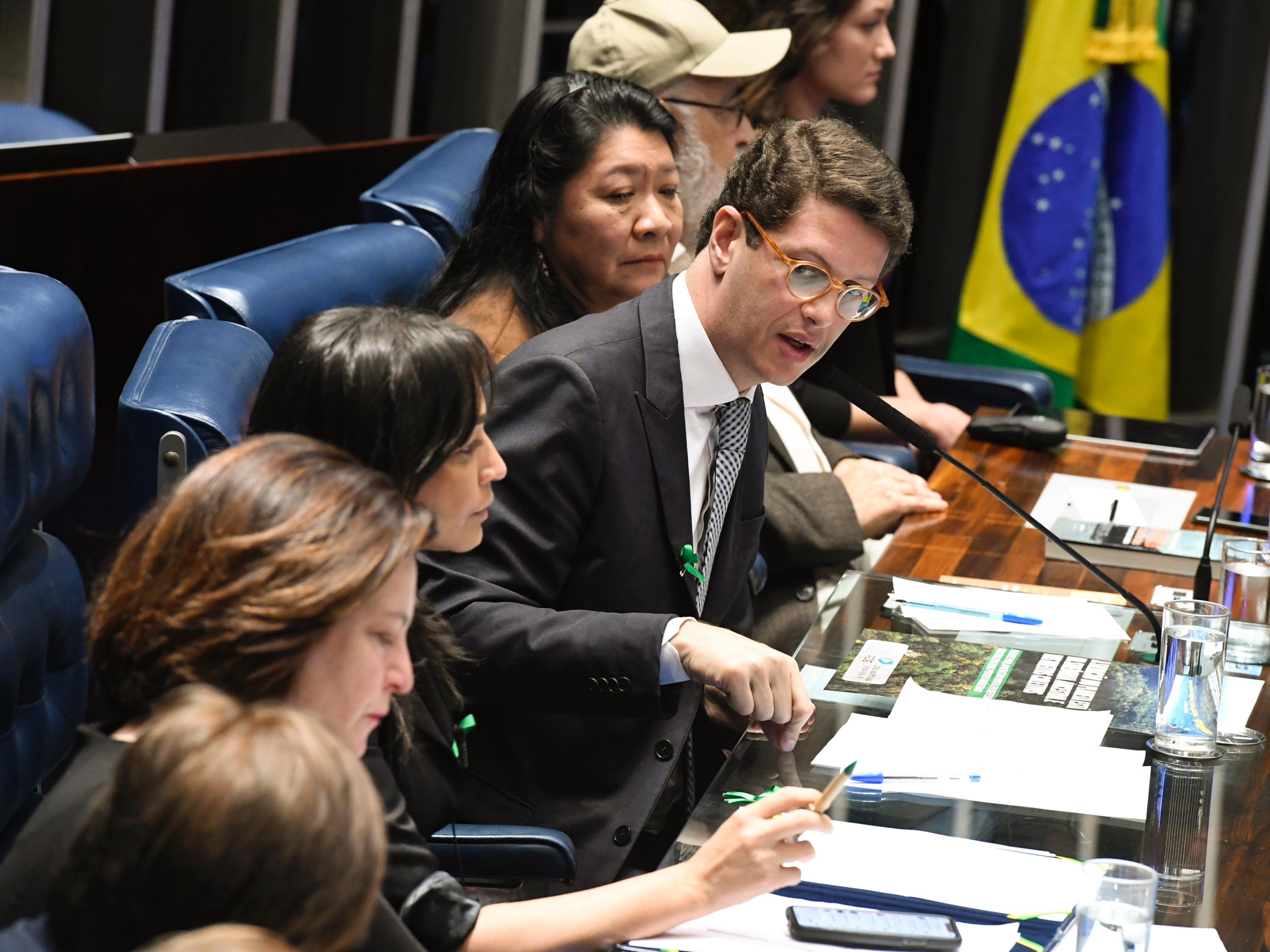Servidores do Ibama de 6 Estados e DF acusam Salles de 'ass&eacute;dio moral  coletivo' - 26/06/2019 - UOL Not&iacute;cias