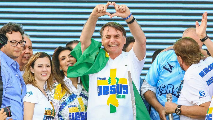 O presidente da República, Jair Bolsonaro, participa da Marcha para Jesus, principal encontro evangélico do país, no palco montado na Praça Heróis da Força Expedicionária Brasileira (FEB), na zona norte de São Paulo. Esta é a primeira aparição de um presidente da República na Marcha para Jesus, que ocorre em São Paulo há 27 anos - Jales Valquer/Framephoto/Framephoto/Estadão Conteúdo