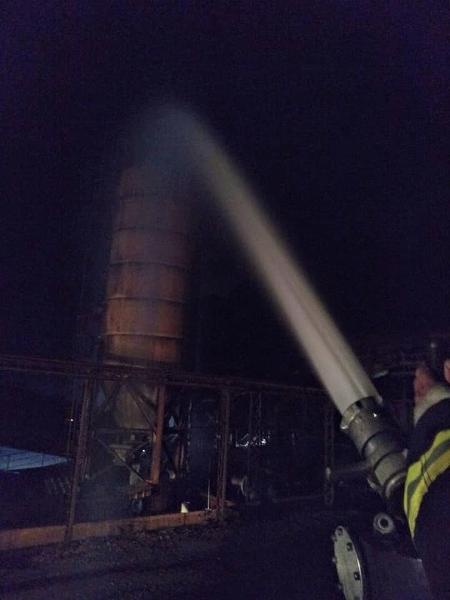 Para apagar o incêndio foram utilizados 30 mil litros d"água - Divulgação
