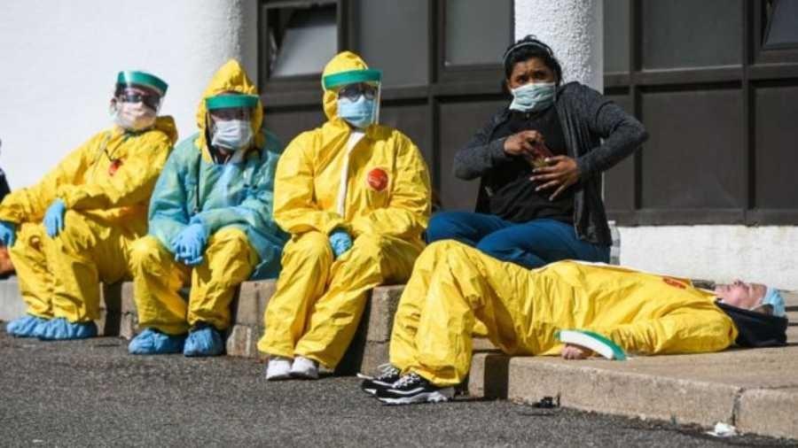 Profissionais de saúde estão desproporcionalmente em risco na pandemia de coronavírus - Getty Images