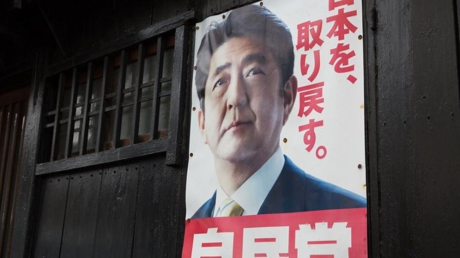 Primeiro-ministro do Japão, Shinzo Abe, tem enfrentado queda na popularidade em meio ao avanço do coronavírus, apontam pesquisas - Getty Images via BBC