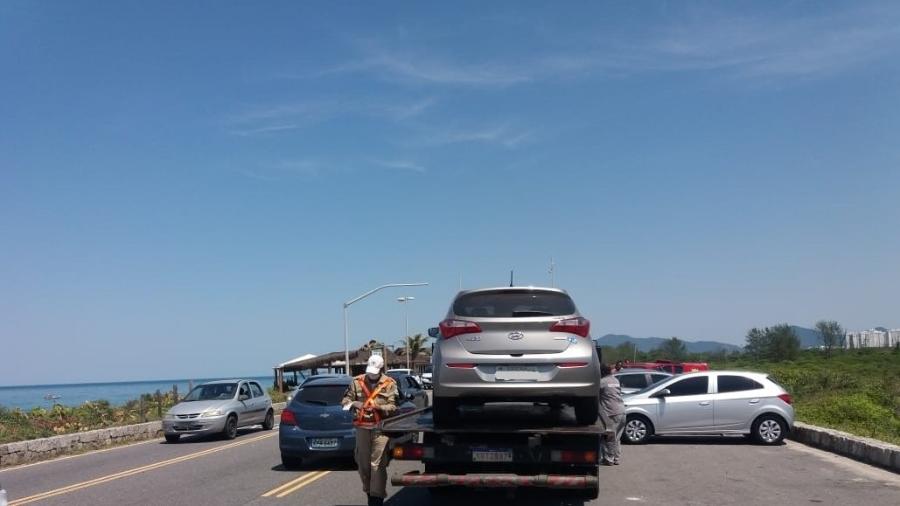 27.set.2020 - Prefeitura do Rio reboca veículos parados irregularmente na orla -  Divulgação Seop/Prefeitura Rio