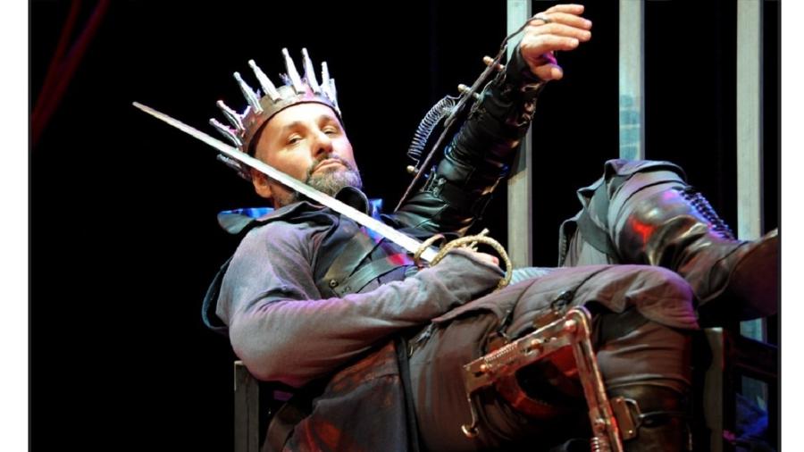 O ator Maurício Donadoni no papel de Ricardo III. O rei, o criado por Shakespeare ao menos, era tão abjeto que chegava a despertar certo fascínio  - Arturo Carniti