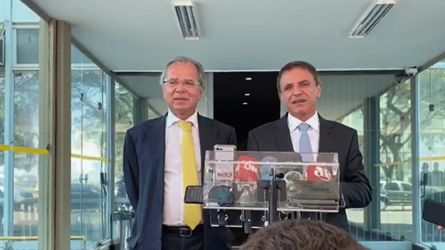 O ministro da Economia, Paulo Guedes, e o senador Márcio Bittar (MDB-AC)  - Antonio Temóteo/UOL 