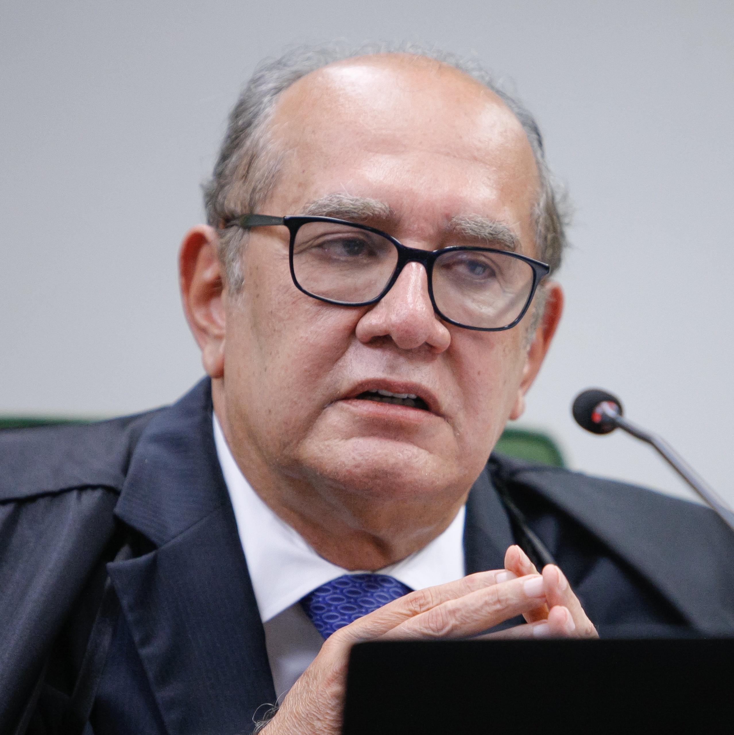 Após crítica, Requião diz que 'Moro andou fumando erva estragada