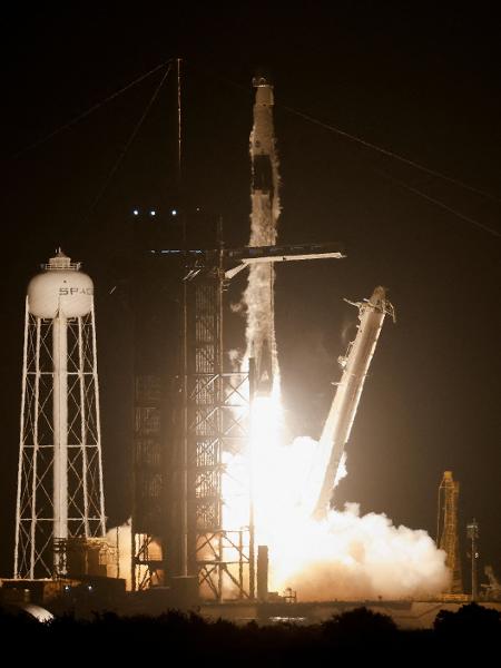 Foguete Falcon 9, da SpaceX, é lançado com astronautas da Nasa e da Esa para a missão Crew-4 - Joe Skipper/Reuters