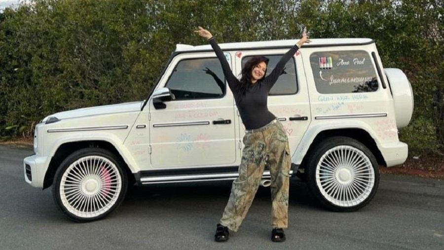Influencer do Onlyfans compra carro branco e incentiva fãs a escrever nele - Reprodução Instagram