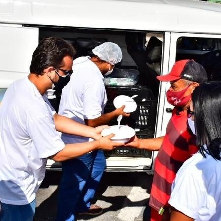 Programa Prato Cheio em distribuição de marmitas na capital, João Pessoa