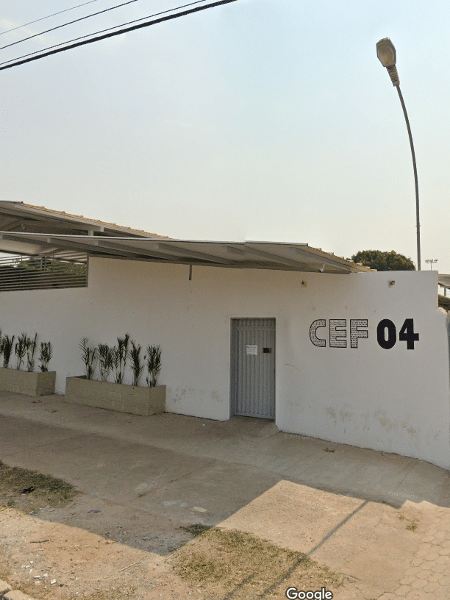 A fachada do CEF-04, escola onde alunos acionaram spray de pimenta