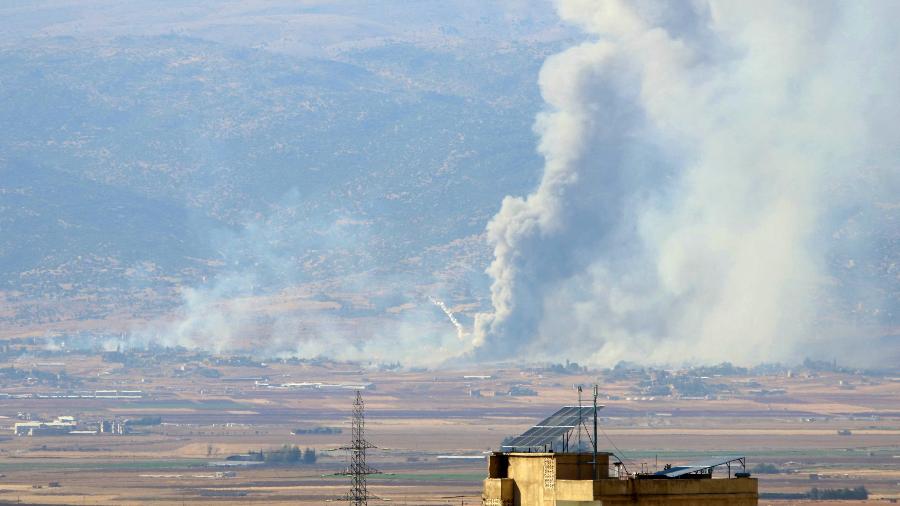 Ataque aéreo israelense a uma área nos arredores da cidade oriental de Baalbek, no vale de Bekaa