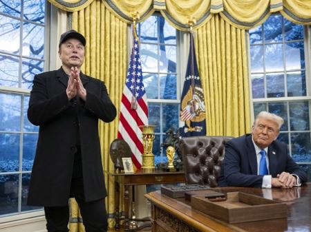 O bilionário Elon Musk e o presidente dos EUA, Donald Trump, no Salão Oval da Casa Branca - Jim WATSON / AFP