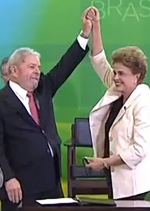 A presidente Dilma Rousseff empossa o ex-presidente Lula como ministro na manhã desta quinta (17) - Reprodução/NBR