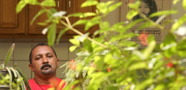 Padre José Amaro Lopes de Souza em entrevista à Folha. Ele trabalhava com a missionária Dorothy Stang, assassinada em 2005 - Jefferson Coppola/Folha Imagem