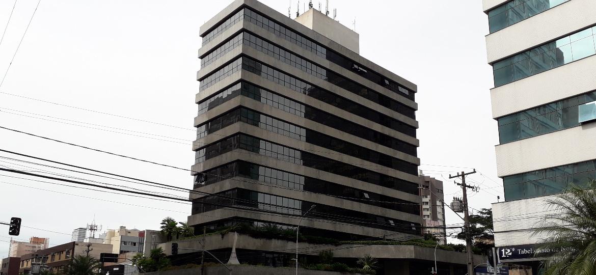 Edifício Patriarca, em Curitiba, onde havia escritório da Lava Jato e também de empresa que pagava propina - Vinicius Konchinski/UOL