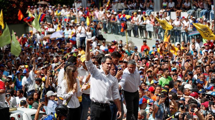 Juan Guaidó, líder oposicionista e autoproclamado presidente interino da Venezuela, discursa em manifestação contra Nicolás Maduro em Caracas - Carlos Garcia Rawlins/Reuters