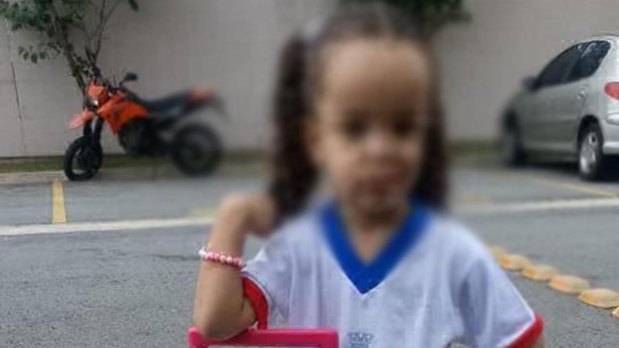 Mãe diz que filha de três anos foi esquecida por mais de três horas em ônibus escolar em Cajamar, na Grande São Paulo - Reprodução/Facebook