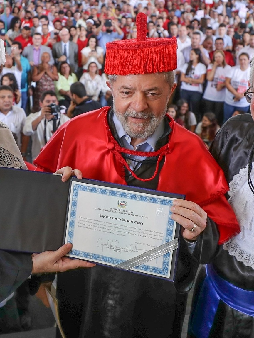 Quantos títulos honoris causa tem Lula?