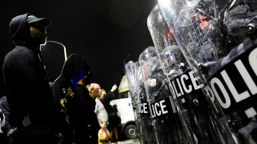 27.out.2020. Manifestantes entram em confronto com a polícia na Filadélfia, após a morte de Walter Wallace Jr. - Bastiaan Slabbers/Reuters