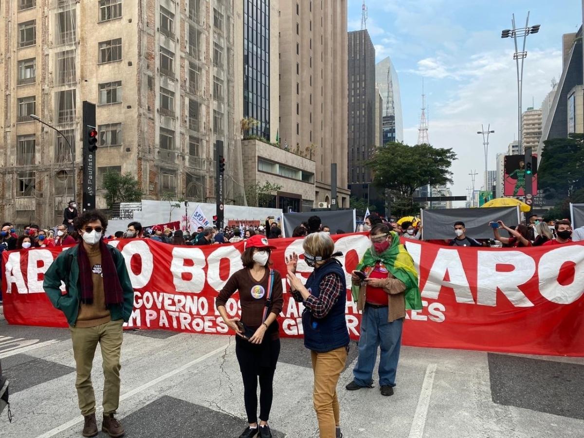 Protesto de manifestantes contra o governo Bolsonaro começou na avenida Paulista, em São Paulo - UOL