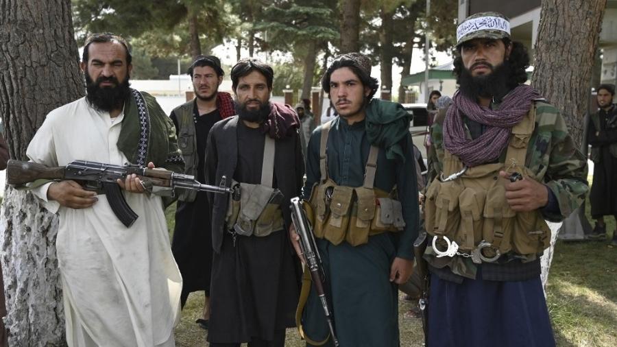 Talibãs tomaram o poder do Afeganistão e suprimiram direitos das mulheres e de crianças - WAKIL KOHSAR / AFP / Imagem de arquivo