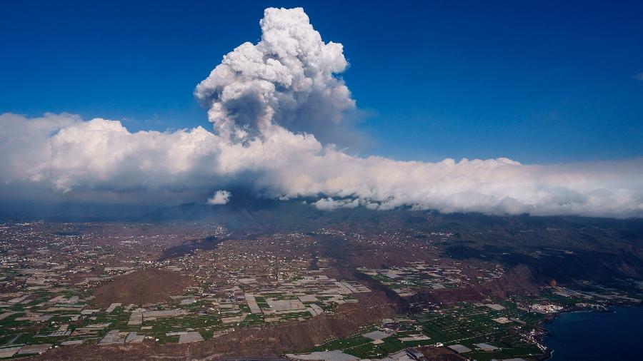 Vulcão Cumbre Vieja entrou em erupção em La Palma no dia 19 - Ramon de la Rocha / POOL / AFP