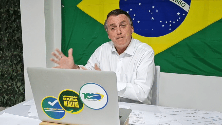Jair Bolsonaro defendeu Auxilio Brasil de R$ 400, mas disse ser inviável aumento para R$ 600 - Reprodução/Facebook