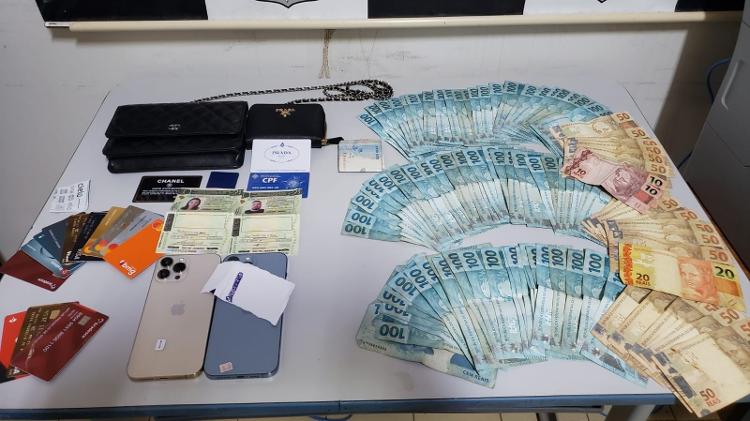 Dinheiro apreendido com casal preso - Divulgação/PC - Divulgação/PC